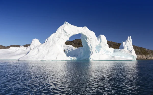 Riesige Eisberge der Polarregionen. — Stockfoto