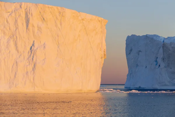 極地の巨大な氷山 — ストック写真