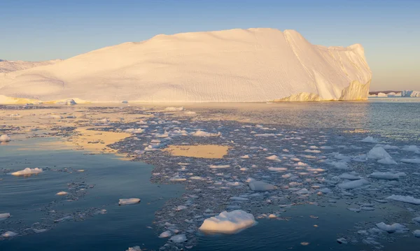 D'énormes icebergs des régions polaires — Photo