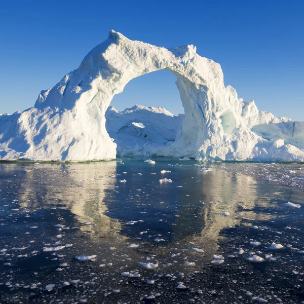 Kutup bölgeleri büyük buzdağı — Stok fotoğraf