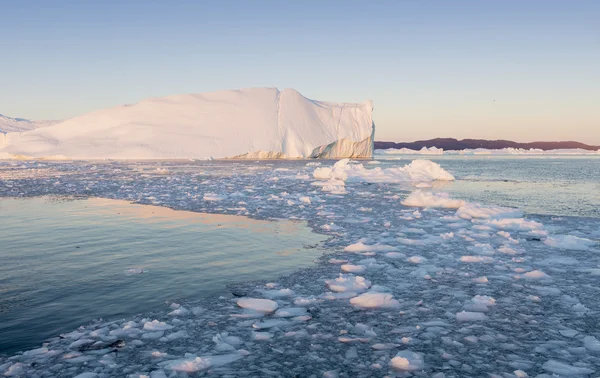 D'énormes icebergs des régions polaires — Photo