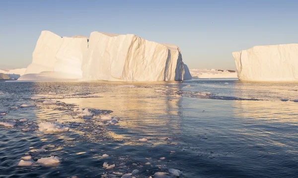 極地の巨大な氷山 — ストック写真