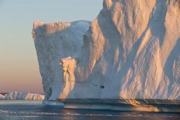 Huge icebergs of polar regions — Stock Photo, Image