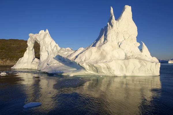 Kutup bölgeleri büyük buzdağı — Stok fotoğraf