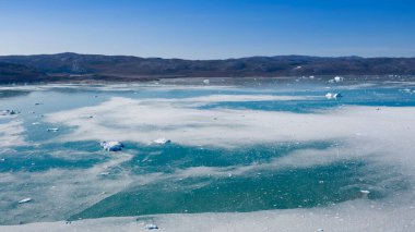 Grönland buzulları. Bir İHA 'dan ateş etmek. Küresel ısınma fenomeni üzerine çalışma.