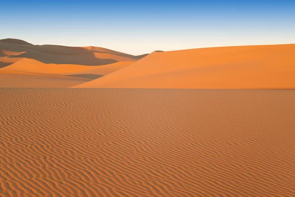 Dune di sabbia nel deserto — Foto Stock