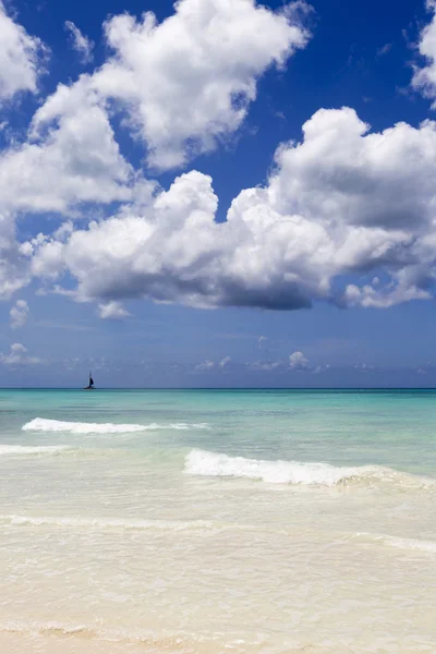 Ship near tropical island — Stok fotoğraf