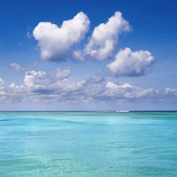 Ship near tropical island — Stok fotoğraf