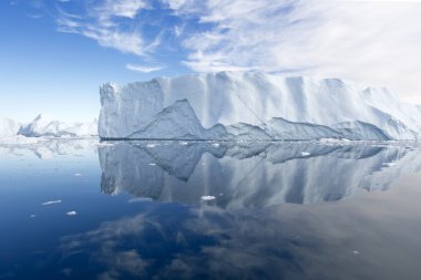 Doğa ve manzara Grönland. ICES arasında bilimsel gemide seyahat. Küresel ısınma bir fenomen okuyor. ICES ve buzdağı alışılmadık formlar ve renkler.