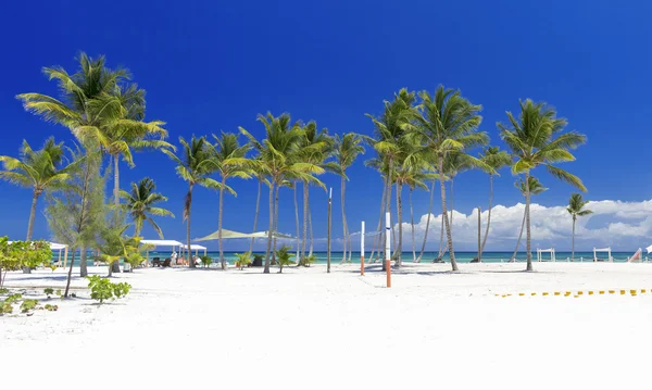 Playa en la isla tropical — Foto de Stock