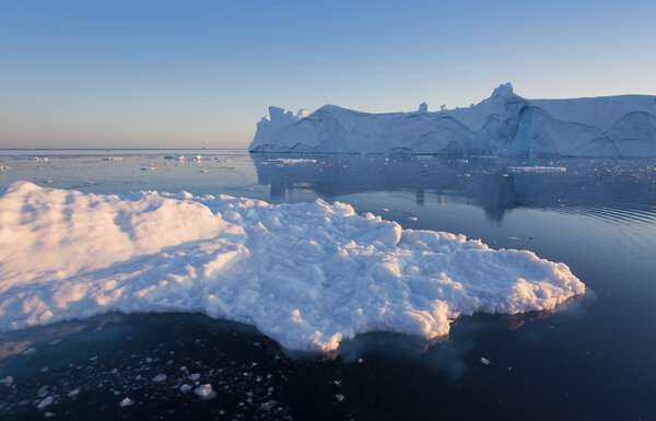 Ices and icebergs in  Greenland