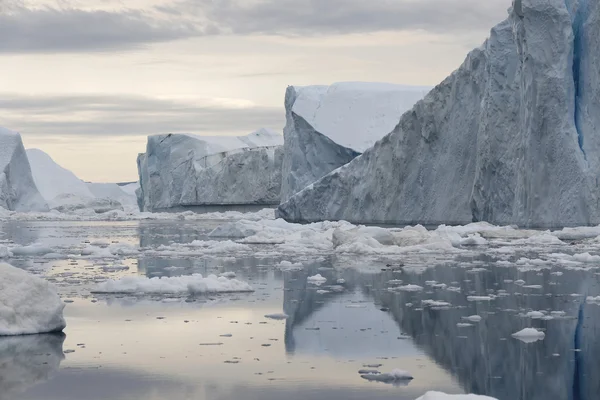 Glaciares y icebergs de la Antártida — Foto de Stock