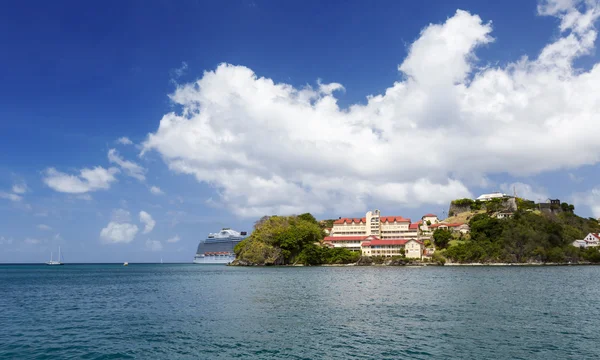 Spiaggia sull'isola tropicale. — Foto Stock