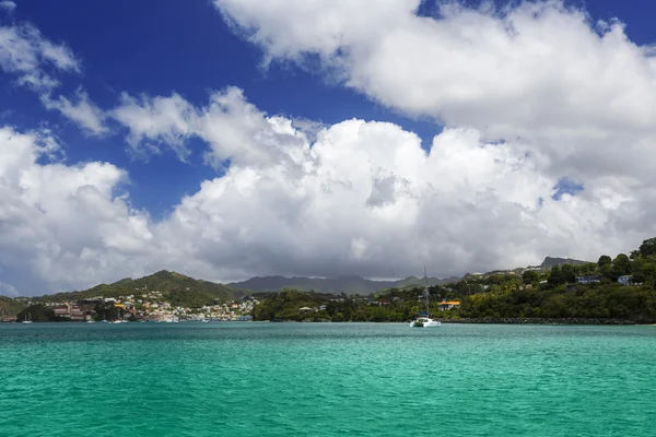 Spiaggia sull'isola tropicale. — Foto Stock