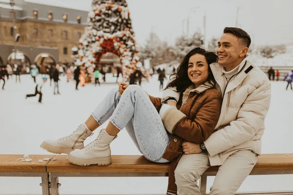 Casal Lindo Apaixonado Férias Inverno Incríveis Dia São Valentim — Fotografia de Stock