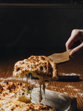 Sülün peynirli Gürcü khachapuri mingrelian