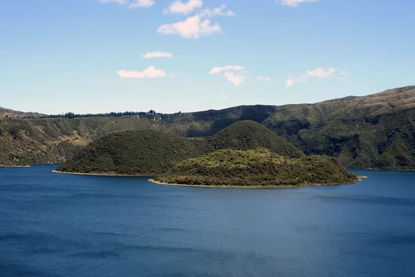 Eilanden in Lake Cuicocha — Stockfoto