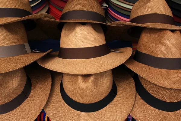 Panama şapka piyasada — Stok fotoğraf