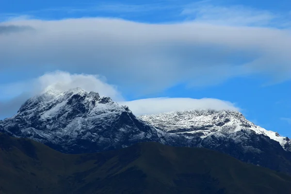 Σύννεφα στην κορυφή του Mount Cotacachi — Φωτογραφία Αρχείου