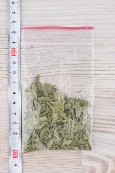 Paketin Içeriğinin Uzman Analizi Maddi Kanıtlar Uyuşturucu Şüphesi Malzeme Paketi — Stok fotoğraf