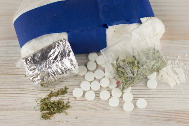 Uyuşturucu ticareti şüphesi - kokain, eroin, baharat, marihuana ve benzeri -