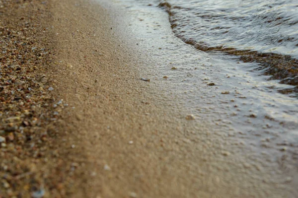 Песчаный Галечный Пляж Омываемый Нежными Волнами Пресноводных Озер Гладкая Линия — стоковое фото