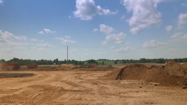 Captura Video Rucks Transportando Suelo Para Nivelar Obra Planta Procesamiento — Vídeos de Stock