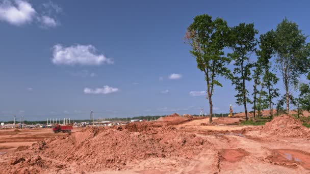 Captura Video Rucks Transportando Suelo Para Nivelar Obra Planta Procesamiento — Vídeos de Stock