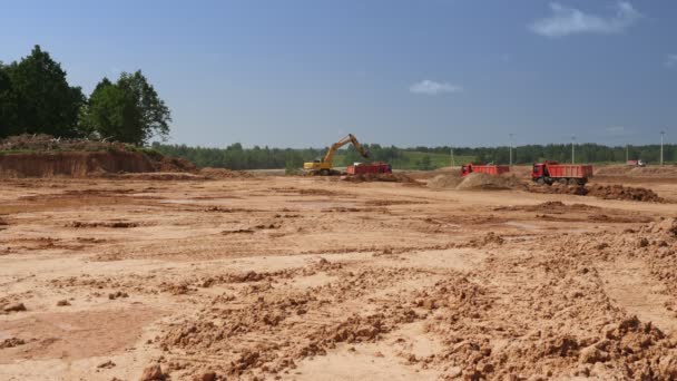 Captura Video Rucks Transportando Suelo Para Nivelar Obra Planta Procesamiento — Vídeos de Stock