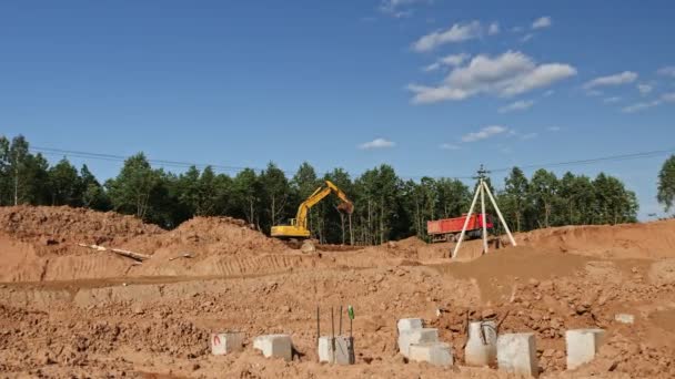 Captura Video Rucks Transportando Suelo Para Nivelar Obra Planta Procesamiento — Vídeos de Stock