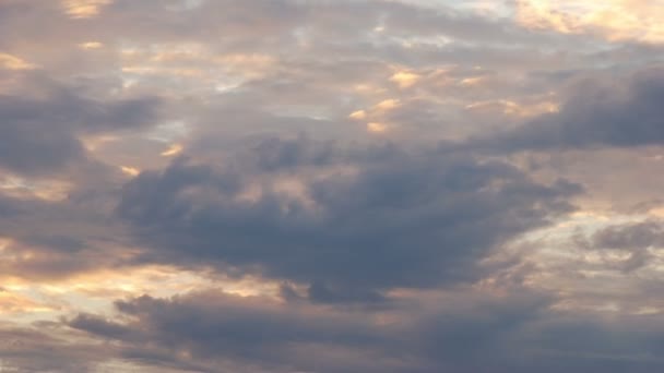 Ранковий схід сонця через хмари — стокове відео