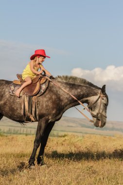 mutlu kız çiftlikte, rur bir binicilik açık portresi