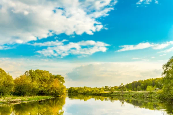 Calm summer day on river, landscape sunny image — Stock Photo, Image