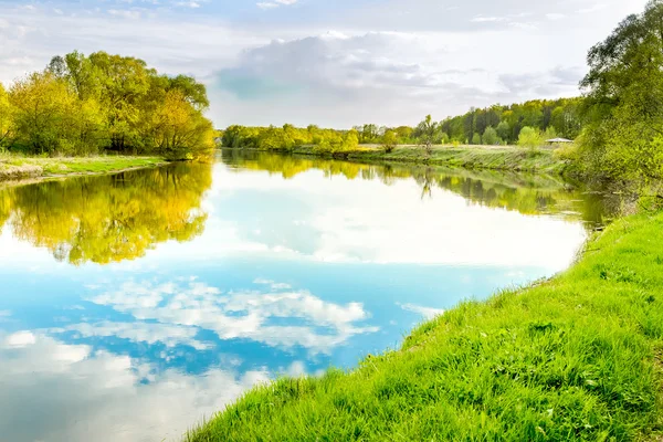 Calm summer day on river, landscape sunny image — Stock Photo, Image