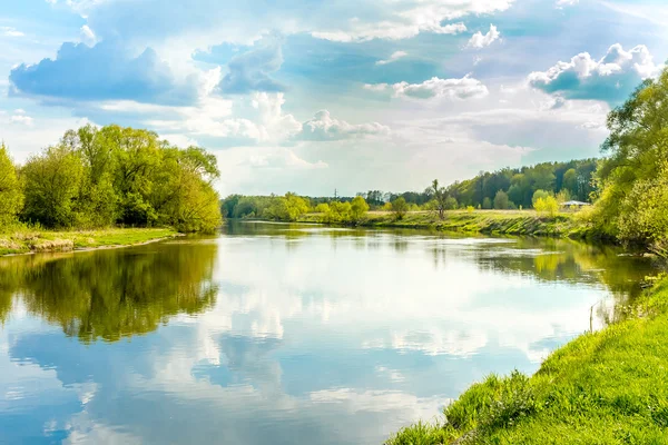 Calm summer day on river, landscape sunny image — Stock Photo, Image