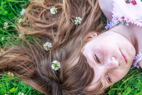 Outdoor portrait of young child girl on natural background — Stock Photo, Image