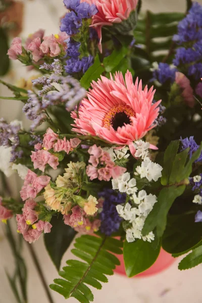 Laboratorio Fiori Composizioni Floreali Fresche — Foto Stock