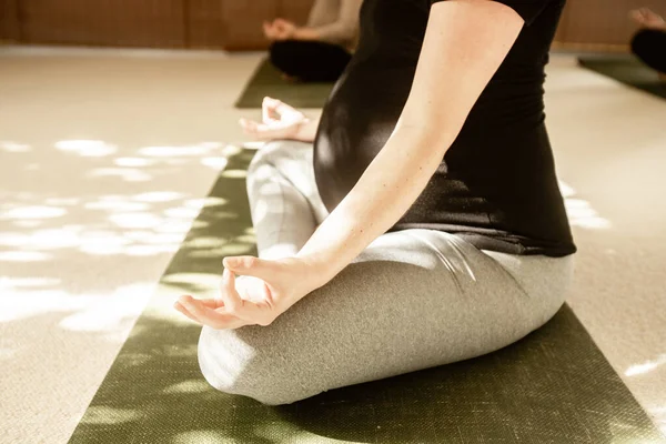 Young Pregnant Woman Practicing Maternity Yoga — Stok fotoğraf