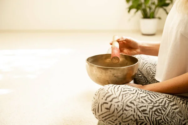 Yoga Singing Bowl Meditation Relation Sound Healing — Fotografia de Stock