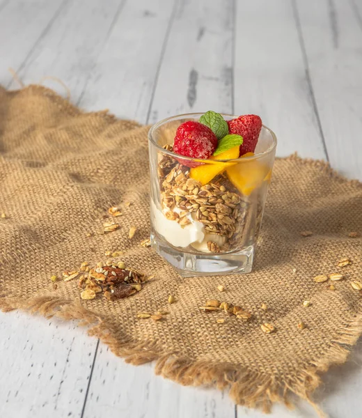 Deliciosa Granola Casera Frasco Vidrio Sobre Fondo Madera Blanca —  Fotos de Stock