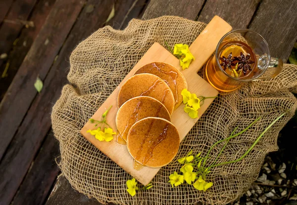 Stapel Pannenkoeken Geserveerd Voor Ontbijt Dessert Buiten — Stockfoto