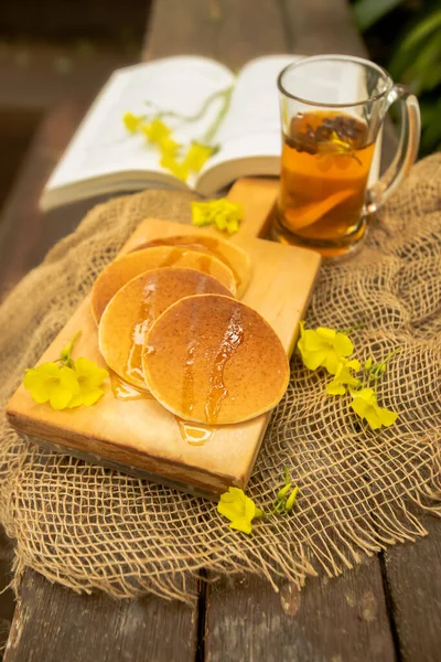Stapel Pannenkoeken Geserveerd Voor Ontbijt Dessert Buiten — Stockfoto