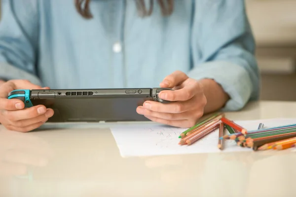 Retrato Una Niña Haciendo Tareas Línea Educación Hogar Aprendizaje Distancia — Foto de Stock