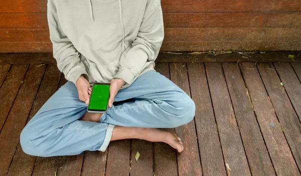 Mains Garçon Adolescent Tenant Téléphone Avec Écran Vert Adolescent Garçon — Photo