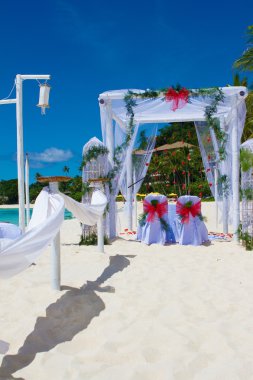 Düğün kemer ve plajda kurulum