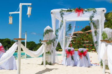 Düğün kemer ve plajda kurulum