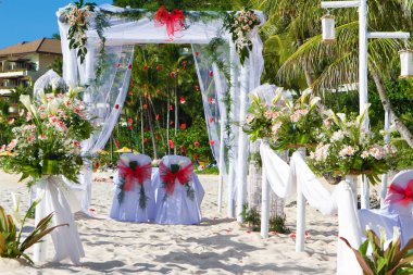 Düğün kemer ve plajda kurulum