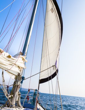 Deniz Yat güverte tropikal deniz arka plan üzerinde