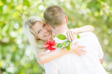 seven çift doğal zemin üzerine genç