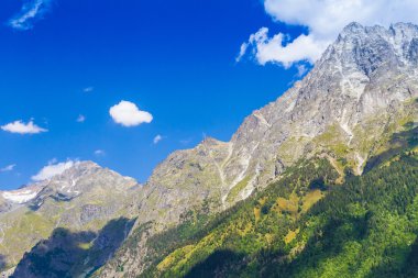Alpine meadows güzel manzarasına. Üst Svaneti, Georgia, Europe